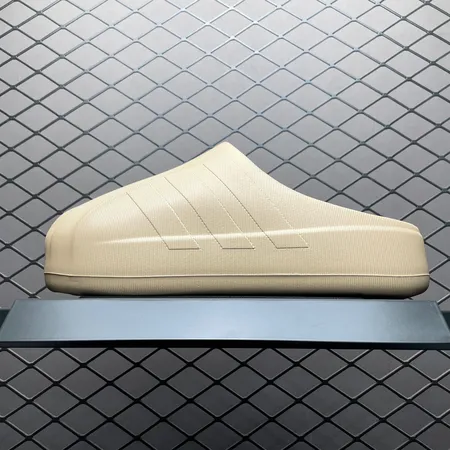 アディダス スリッパ