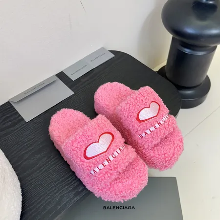 バレンシアガ スリッパ