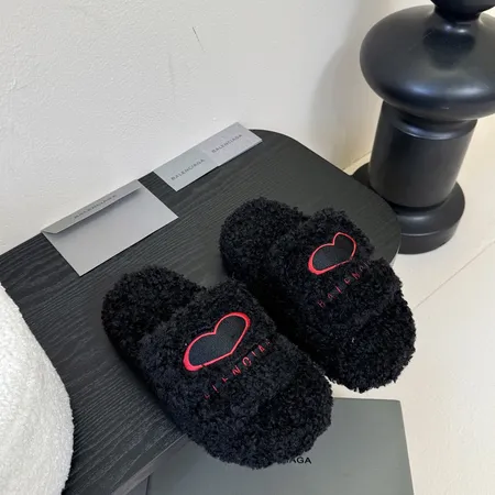 バレンシアガ スリッパ