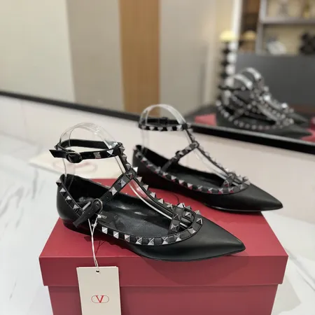 ヴァレンティノ サンダル