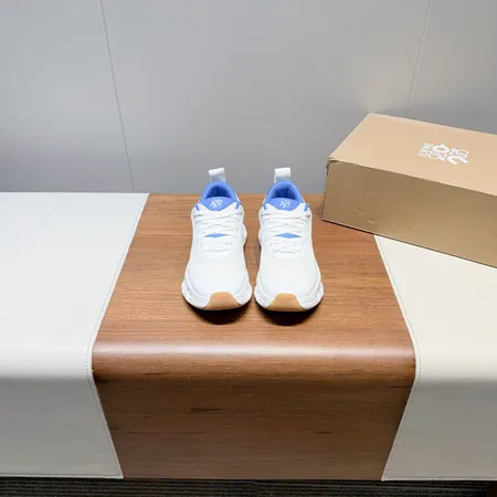 ロエベ スニーカー