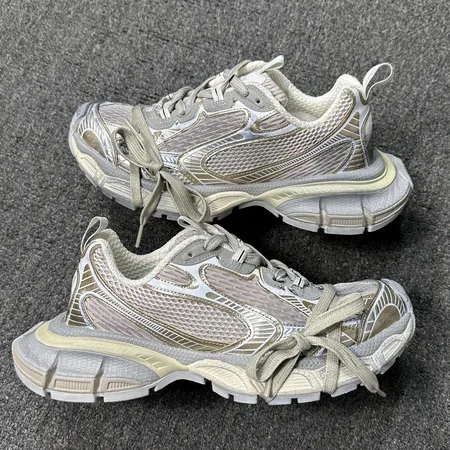 バレンシアガ スニーカー