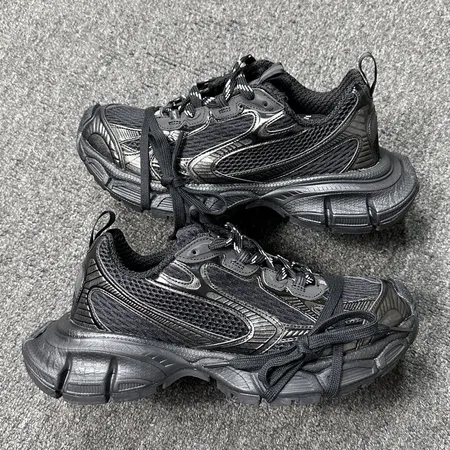 バレンシアガ スニーカー