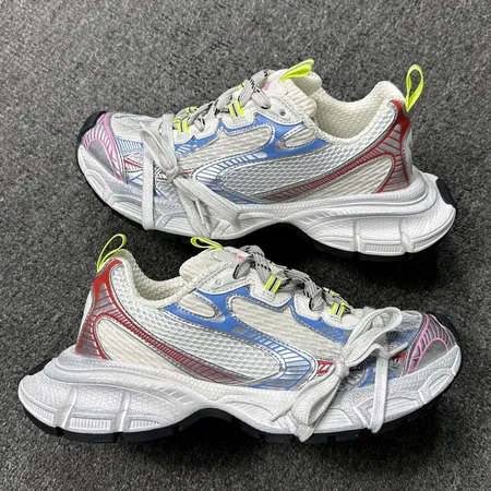 バレンシアガ スニーカー