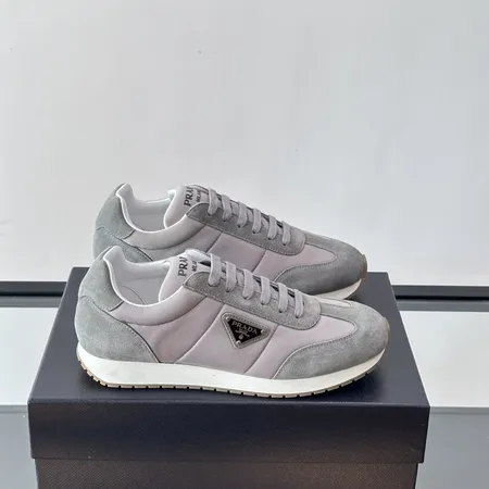 プラダ スニーカー