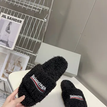 バレンシアガ スリッパ