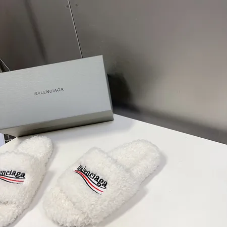 バレンシアガ スリッパ