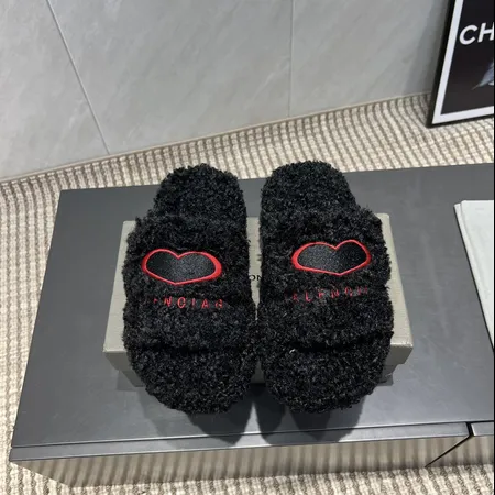 バレンシアガ スリッパ