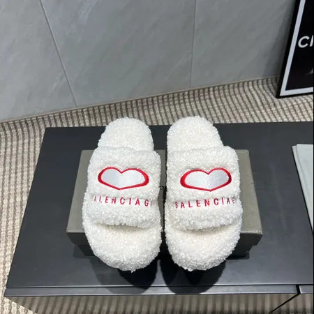 バレンシアガ スリッパ