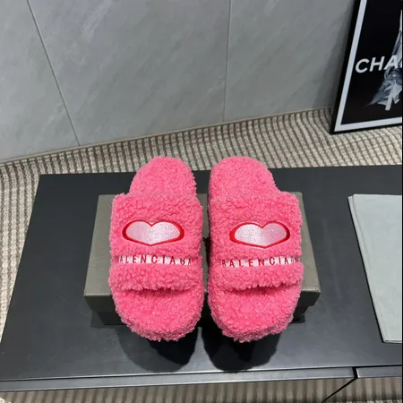 バレンシアガ スリッパ