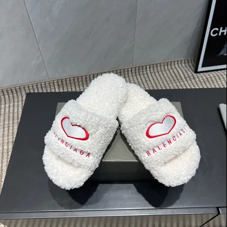 バレンシアガ スリッパ