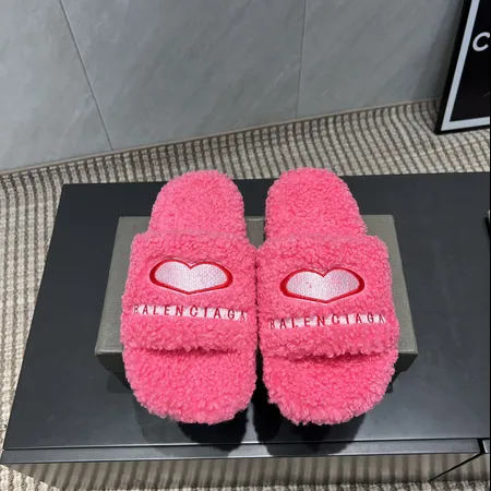 バレンシアガ スリッパ