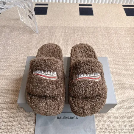 バレンシアガ スリッパ