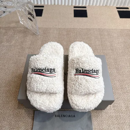 バレンシアガ スリッパ