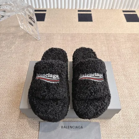 バレンシアガ スリッパ