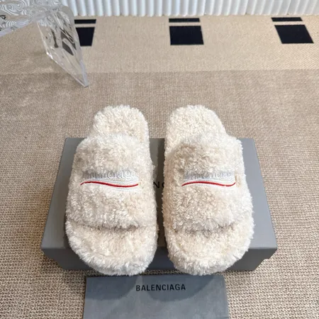 バレンシアガ スリッパ