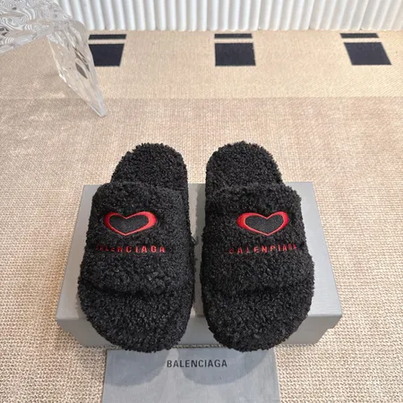 バレンシアガ スリッパ