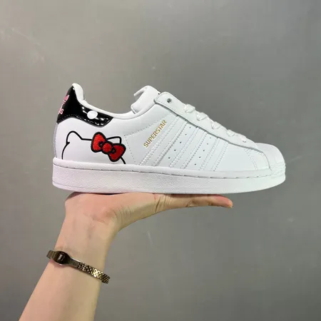 アディダス カジュアルシューズ