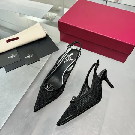 ヴァレンティノ サンダル