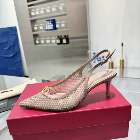 ヴァレンティノ サンダル