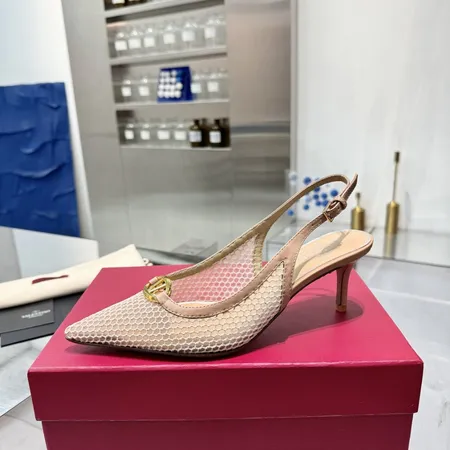 ヴァレンティノ サンダル