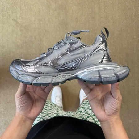 バレンシアガ スニーカー