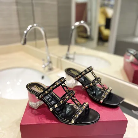 ヴァレンティノ サンダル