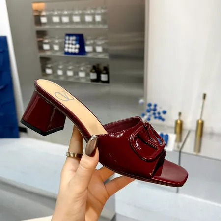 ヴァレンティノ サンダル