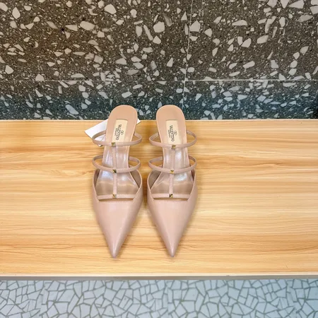 ヴァレンティノ サンダル