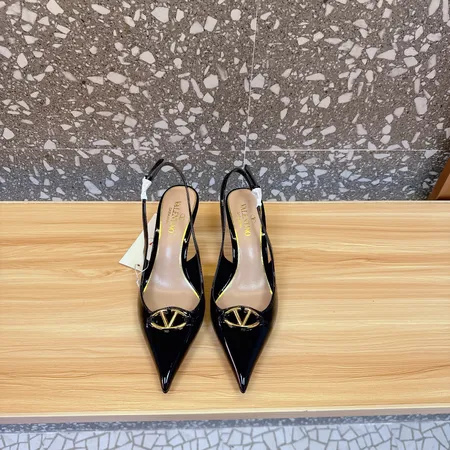 ヴァレンティノ サンダル