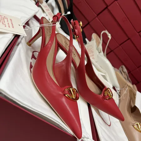 ヴァレンティノ サンダル