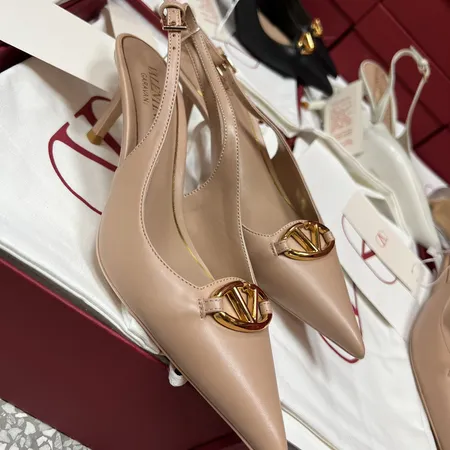 ヴァレンティノ サンダル