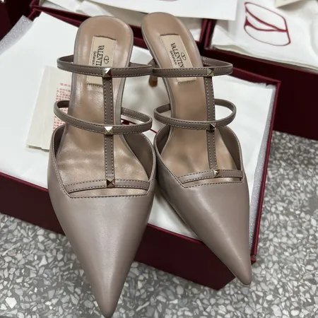 ヴァレンティノ サンダル