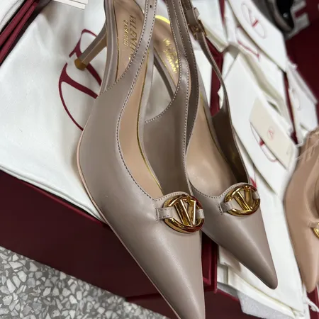 ヴァレンティノ サンダル