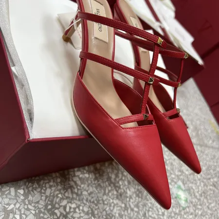 ヴァレンティノ サンダル