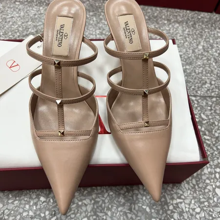 ヴァレンティノ サンダル