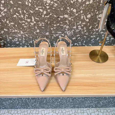 ヴァレンティノ サンダル