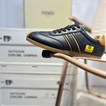 フェンディ カジュアルシューズ