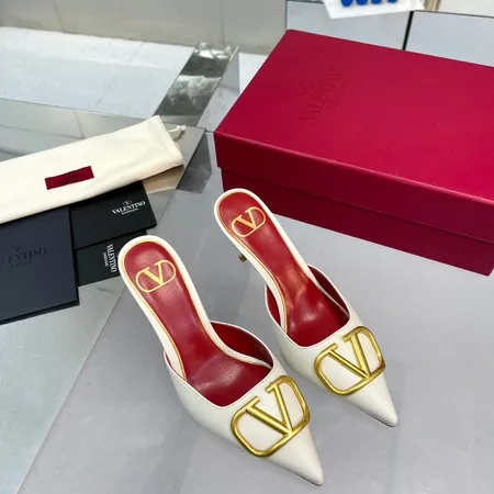 ヴァレンティノ サンダル