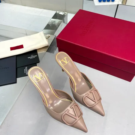 ヴァレンティノ サンダル