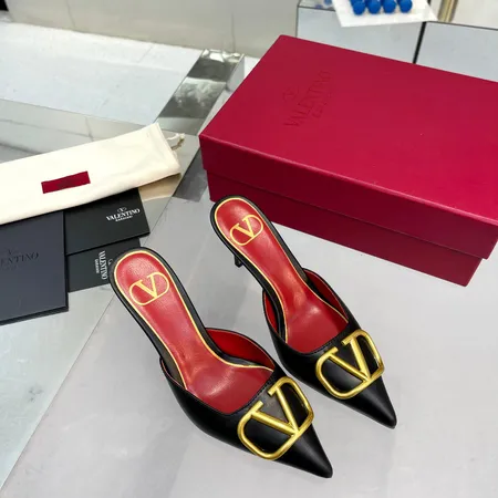 ヴァレンティノ サンダル