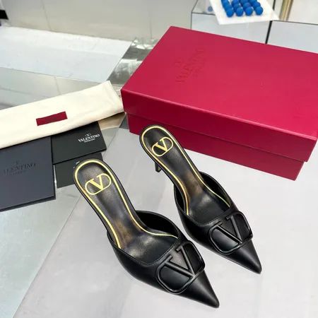 ヴァレンティノ サンダル