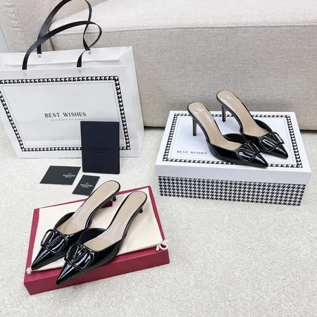 ヴァレンティノ サンダル