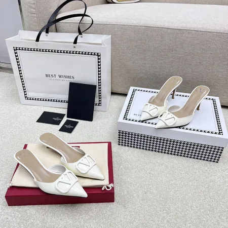 ヴァレンティノ サンダル