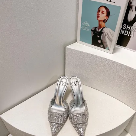 ヴァレンティノ サンダル