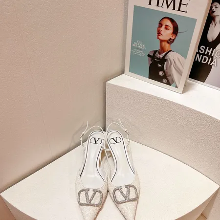 ヴァレンティノ サンダル