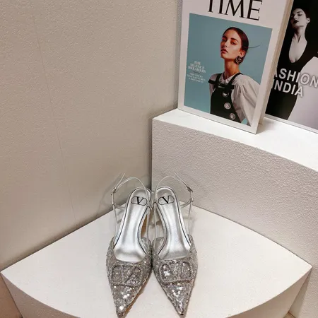 ヴァレンティノ サンダル