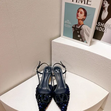 ヴァレンティノ サンダル