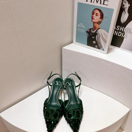 ヴァレンティノ サンダル