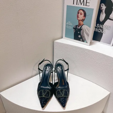 ヴァレンティノ サンダル